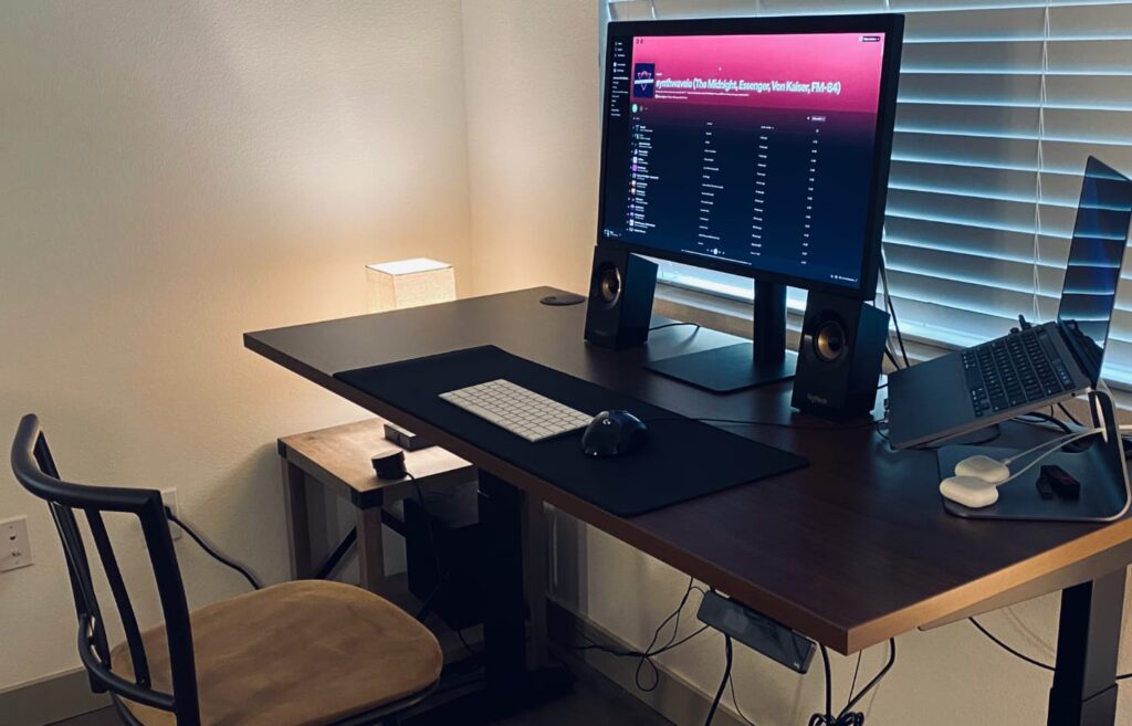 Standing desk